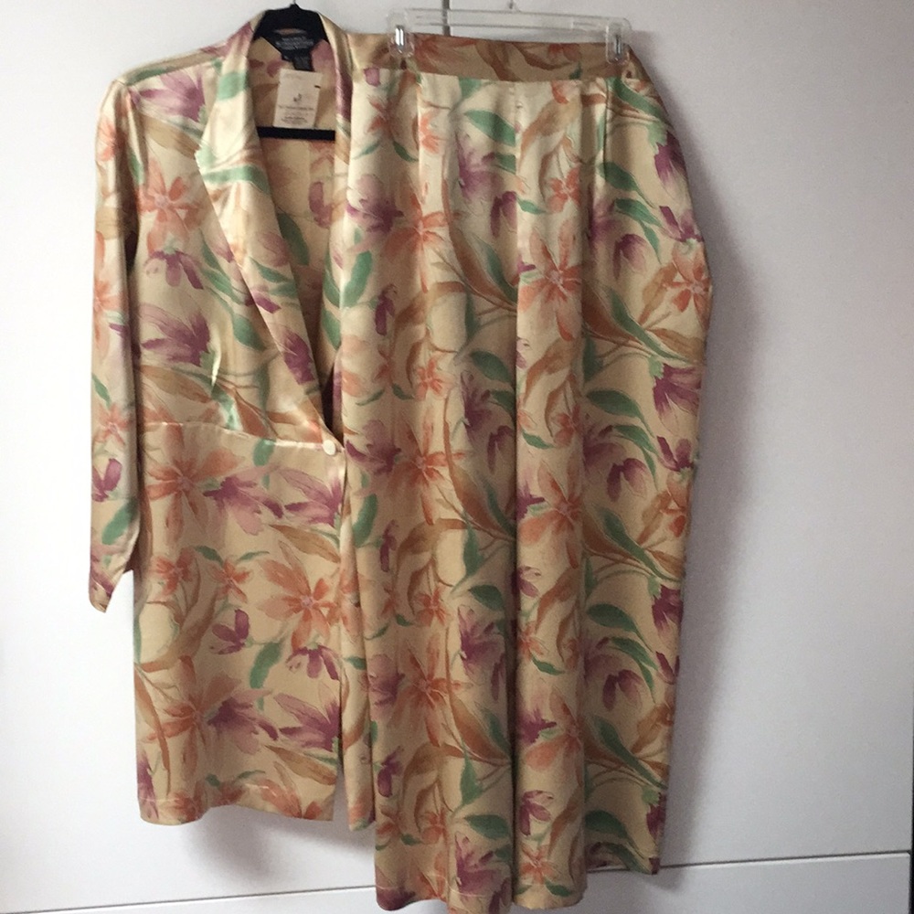 Authentic J. Peterman pure silk print lounge set.